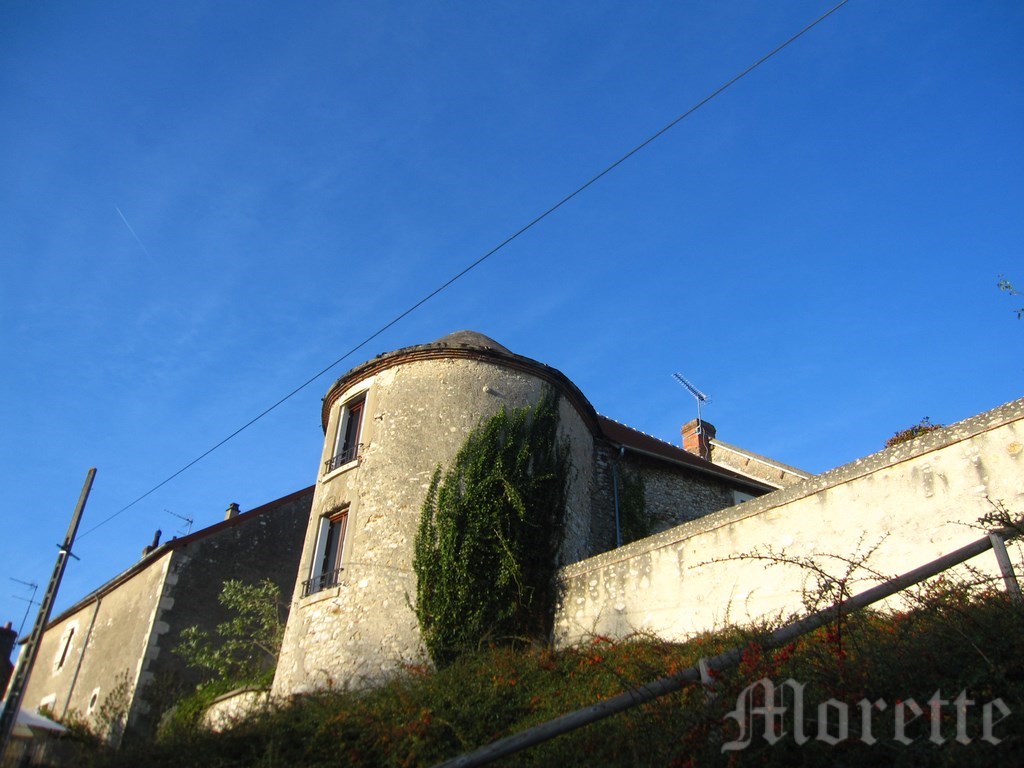 La tour vigilante depuis 1000 ans